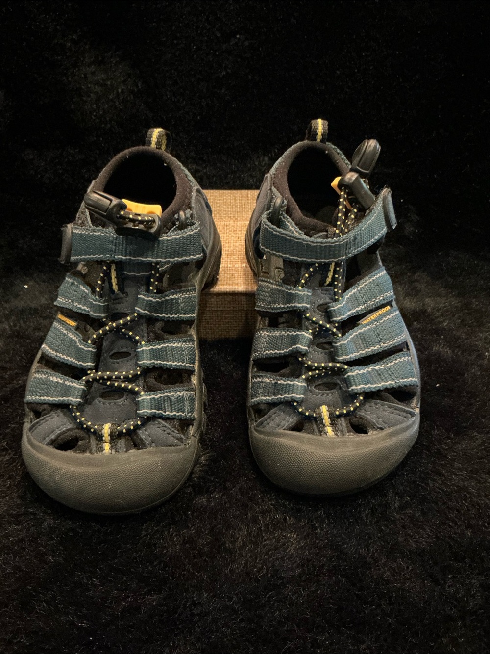 Keen Kids Newport H2 Waterproof Closed-Toe Sandals Size 10T